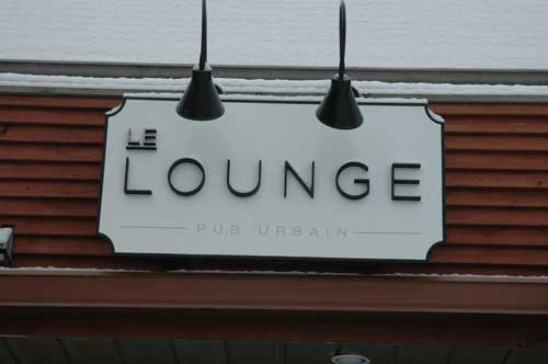 Le Lounge Pub Urbain, entrée, enseignes, resto pub